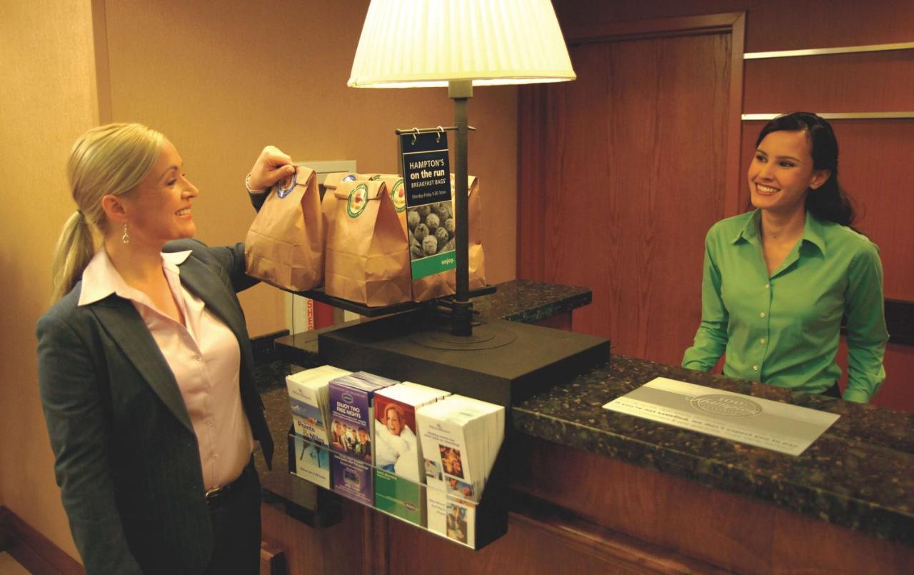 Hampton Inn Greensboro Airport Kültér fotó